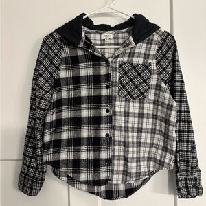 BKE HOODED SHIRT JACKET FLANNEL PLAID GIRL SIZE XL   BLACK & WHITE PLAID FLANNEL